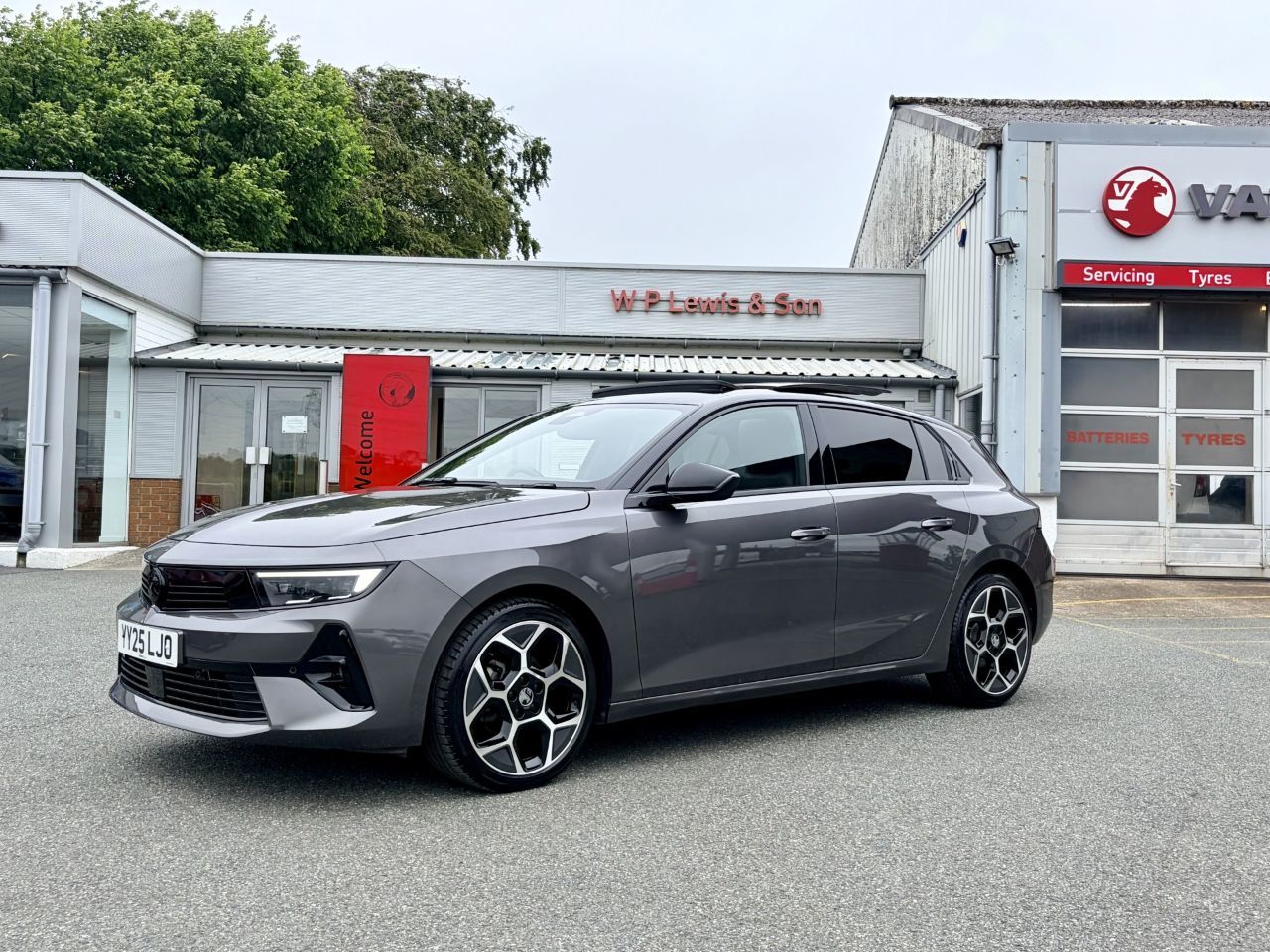 2025 Vauxhall Astra